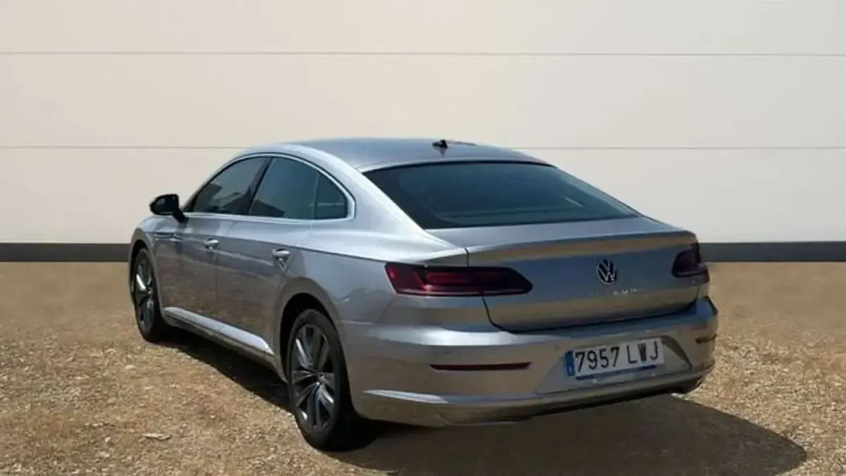 Usado VW Arteon 150 CV (110 kW) 2022 Gris Berlina