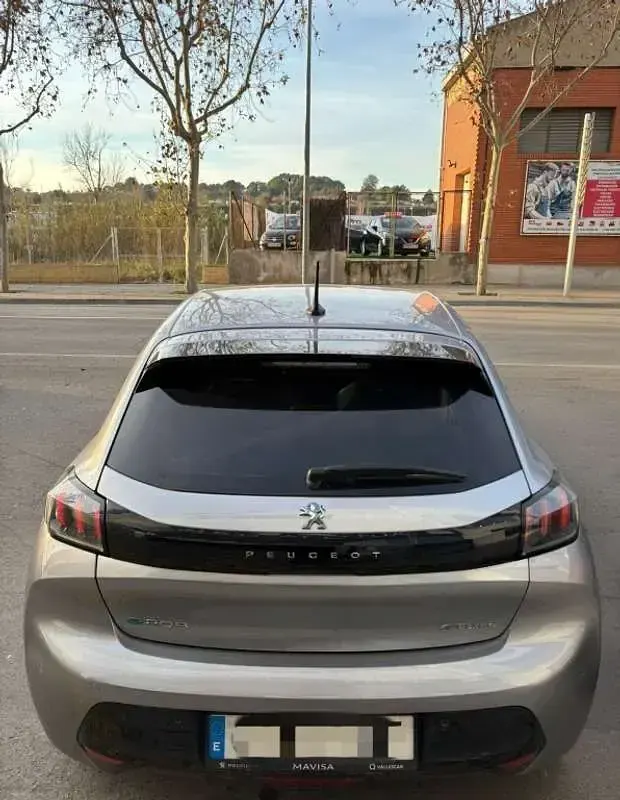 Usado Peugeot e-208 GT-line 100 kW (136 CV) 2020 Gris Utilitario