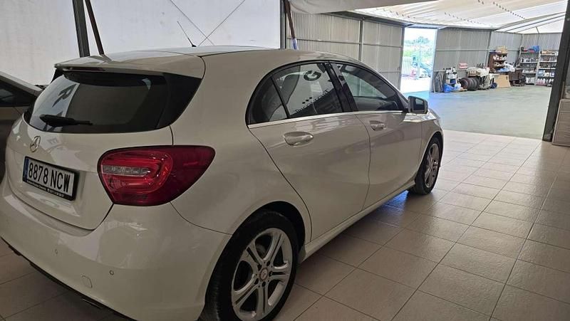 Usado Mercedes A180 Edition 122 CV (89 kW) 2013 Blanco Utilitario