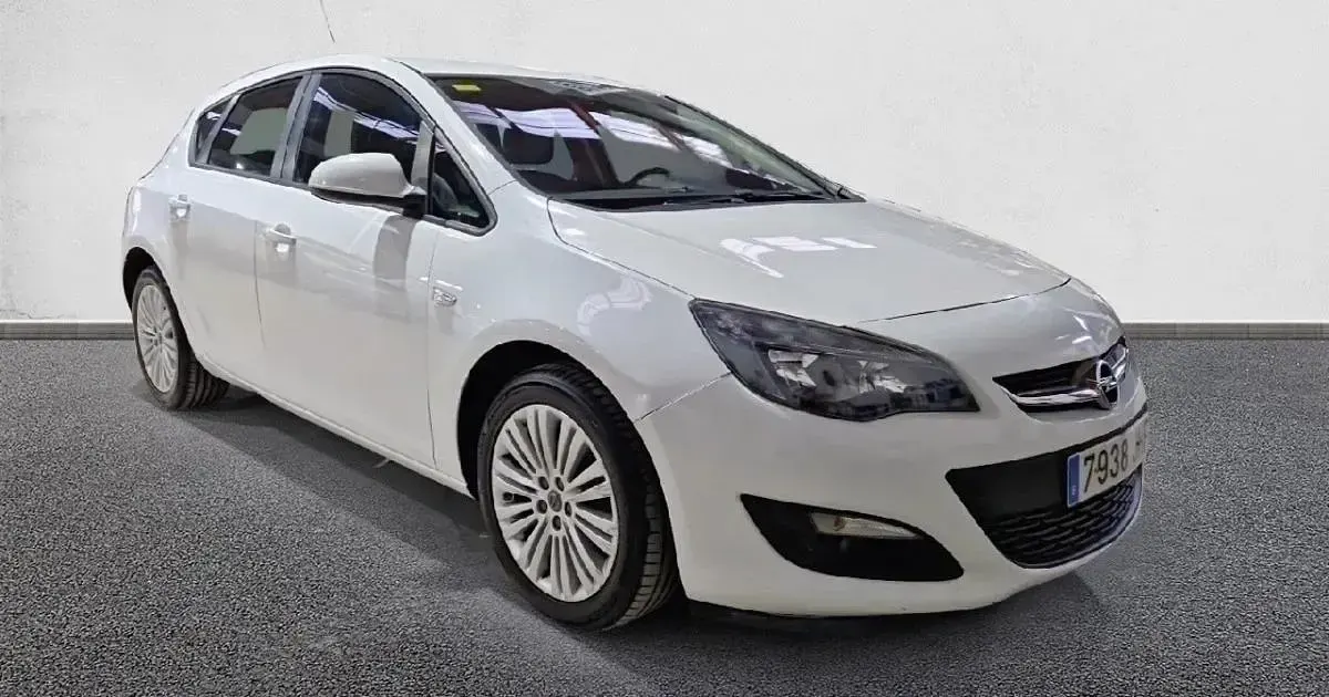 Usado Opel Astra Selective 140 CV (102 kW) 2015