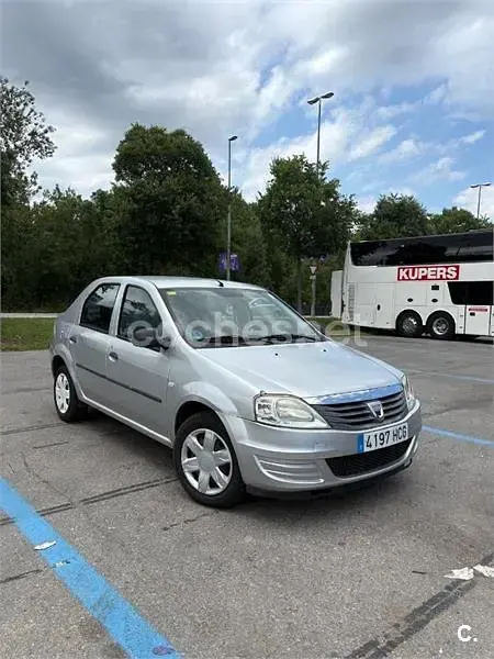 Usado Dacia Logan Ambiance 75 CV (55 kW) 2011 Gris / plata Berlina