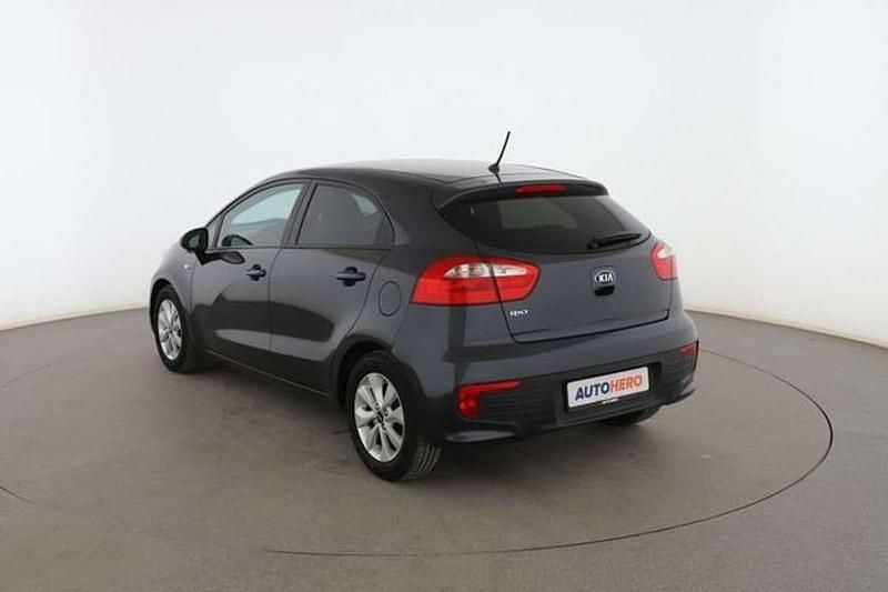 Usado Kia Rio 86 CV (63 kW) 2016 Gris Berlina