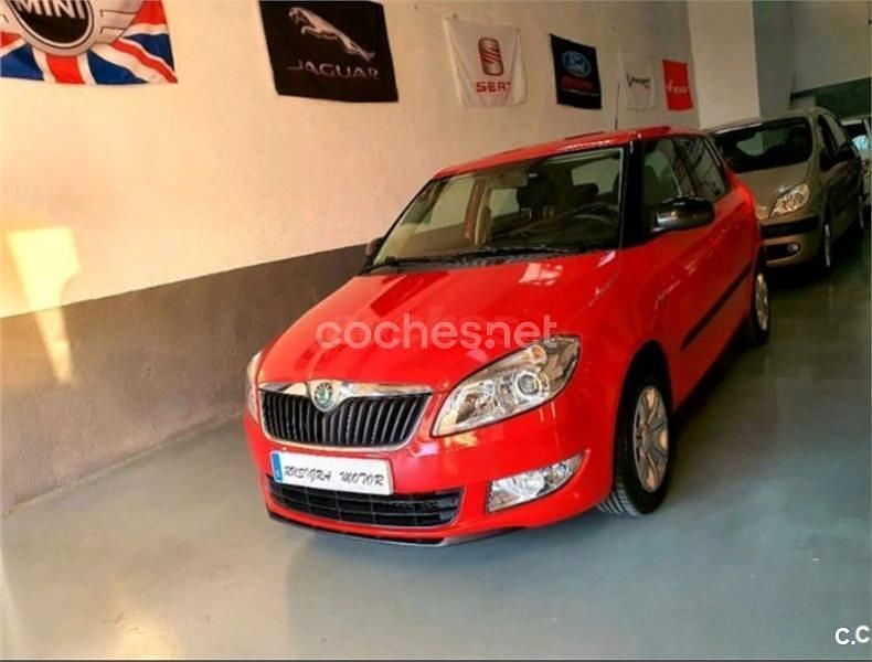 Rojo Usado 2010 Skoda Fabia Utilitario | 6500 € (Caro) - Imagen 1/4