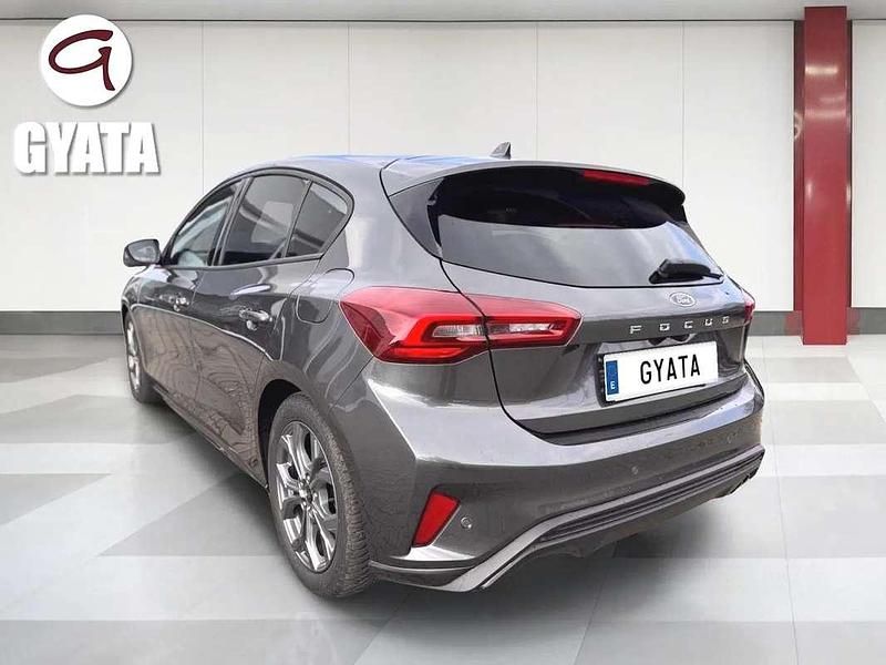 Usado Ford Focus ST-Line 155 CV (114 kW) 2024 Gris Utilitario