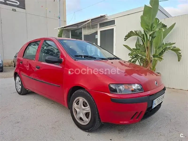 Usado Fiat Punto 60 CV (44 kW) 2001 Rojo Utilitario