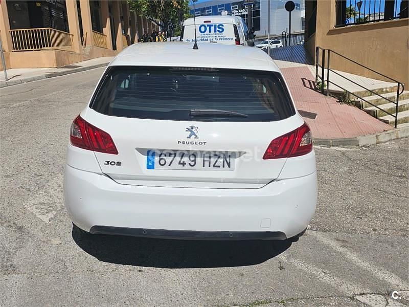 Usado Peugeot 308 Active 92 CV (67 kW) 2014 Blanco Berlina