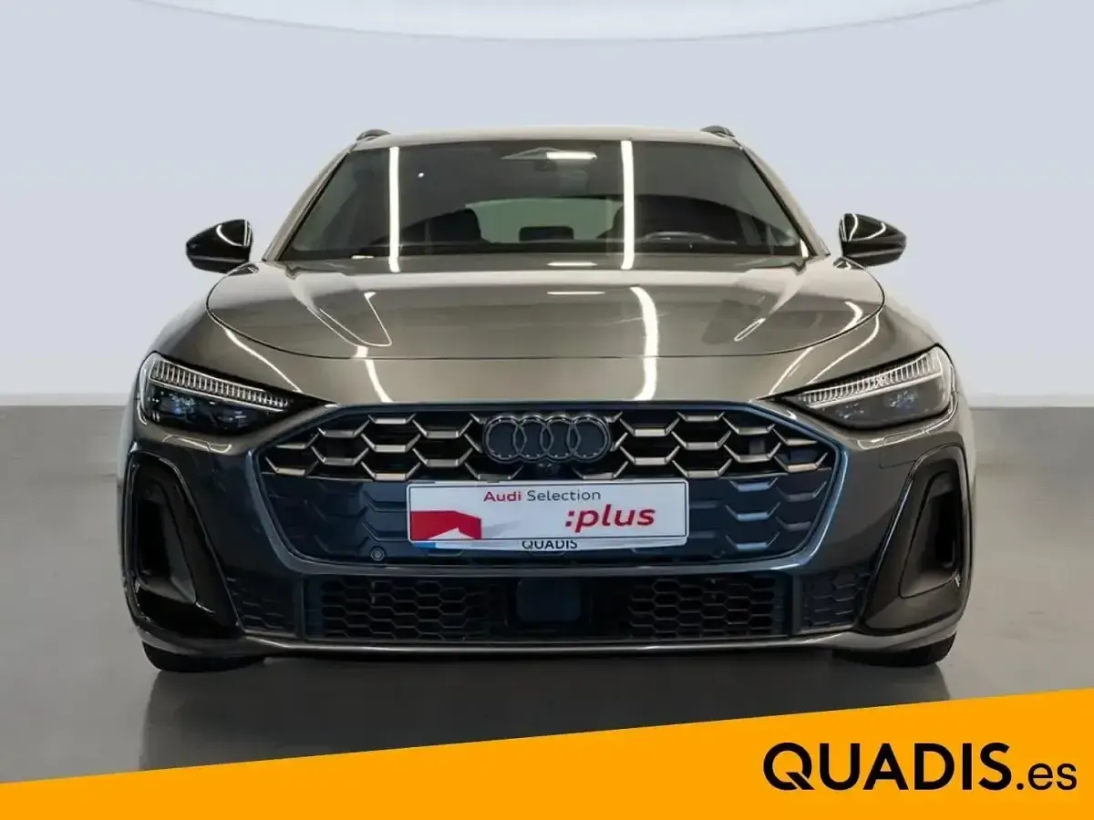 Usado Audi A5 Ambiente 204 CV (150 kW) 2025 Gris Familiar