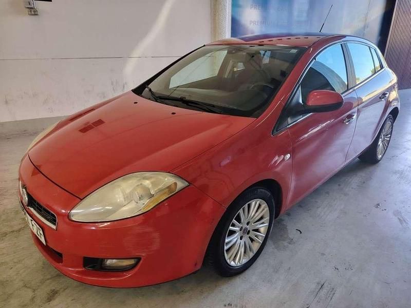 Rojo Usado 2008 Fiat Bravo Emotion Utilitario | 2030 € (Super precio) - Imagen 1/4