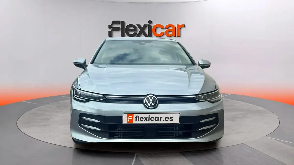 Usado VW Golf VIII 116 CV (85 kW) 2025 Gris Berlina