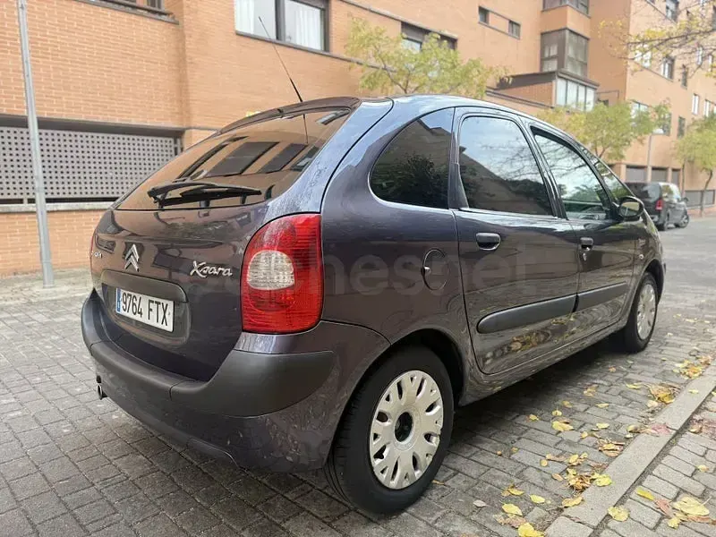 Usado Citroën Xsara Picasso Exclusive 92 CV (67 kW) 2007 Azul Monovolumen