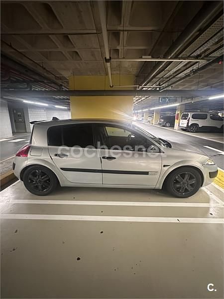 Usado Renault Mégane II Dynamique 115 CV (84 kW) 2003 Gris / plata Berlina
