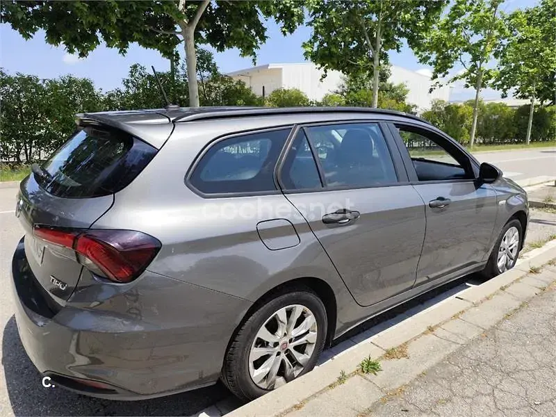 Usado Fiat Tipo Lounge 120 CV (88 kW) 2018 Gris / plata Berlina