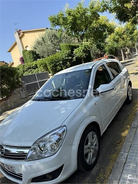 Blanco Usado 2009 Opel Astra Essentia Berlina | 4000 € (Precio justo) - Imagen 1/4