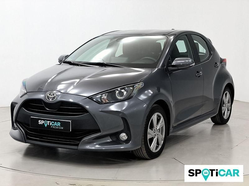 Usado Toyota Yaris Hybrid Active 116 CV (85 kW) 2024 Gris Berlina