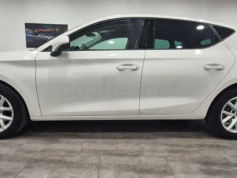 Usado Seat Leon Style 115 CV (84 kW) 2021 Blanco Berlina