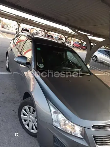 Usado Chevrolet Cruze LT 130 CV (95 kW) 2014 Gris / plata Familiar