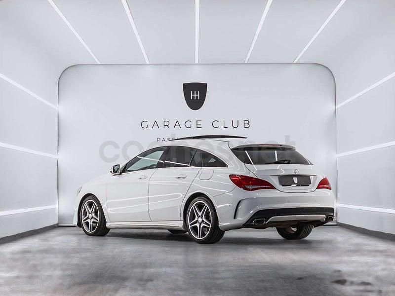 Usado Mercedes CLA220 Shooting Brake AMG line 177 CV (130 kW) 2015 Blanco Familiar