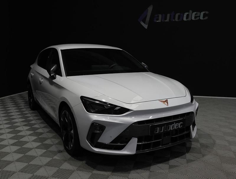 Usado Cupra Leon 150 CV (110 kW) 2025 Blanco