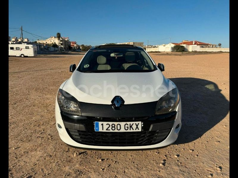 Blanco Usado 2009 Renault Mégane III Dynamique Berlina | 6300 € (Caro) - Imagen 1/4
