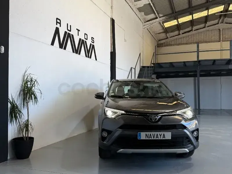Käytetty Toyota RAV4 Advance 143 HP (105 kW) 2016 Sininen Katumaasturi