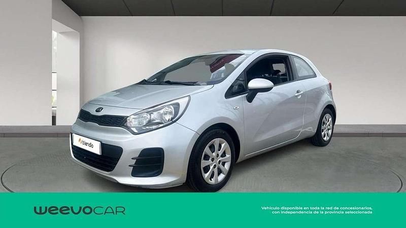Usado Kia Rio 84 CV (61 kW) 2016 Plateado Utilitario