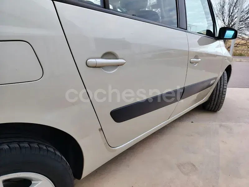 Usado Renault Grand Espace Dynamique 150 CV (110 kW) 2006 Gris / plata Monovolumen