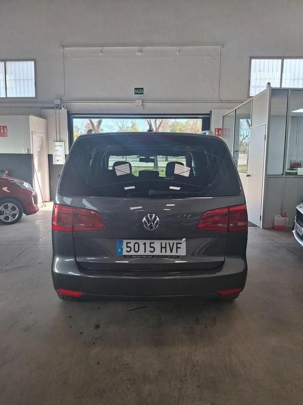 Usado VW Touran Advance 105 CV (77 kW) 2014 Gris Monovolumen