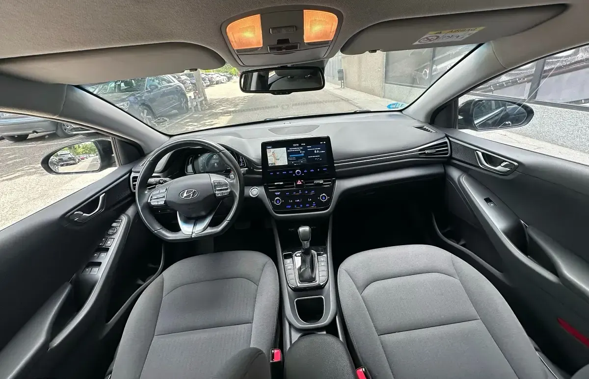 Usado Hyundai Ioniq 141 CV (103 kW) 2021 Negro Utilitario