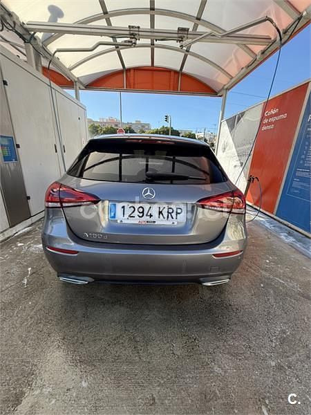 Usado Mercedes A180 109 CV (80 kW) 2018 Gris / plata Berlina
