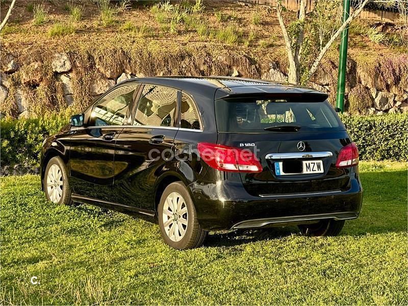 Usado Mercedes B180 Urban 122 CV (89 kW) 2017 Negro Monovolumen