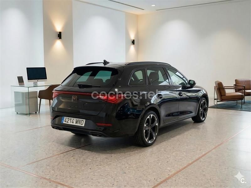 Usado Cupra Leon 190 CV (139 kW) 2024 Negro Familiar