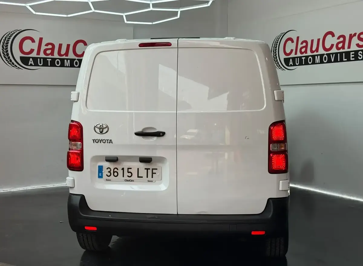 Usado Toyota Proace 100 CV (73 kW) 2021 Blanco Monovolumen