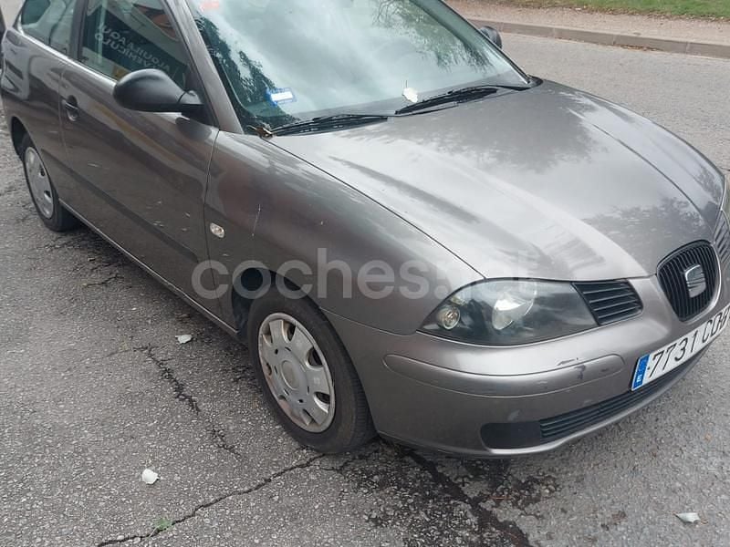 Usado Seat Ibiza 100 CV (73 kW) 2004 Gris / plata Berlina