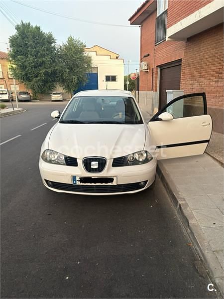 Blanco Usado 2002 Seat Ibiza Berlina | 2100 € (Buen precio) - Imagen 1/4