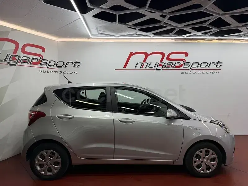 Usado Hyundai i10 66 CV (48 kW) 2015 Gris / plata Utilitario