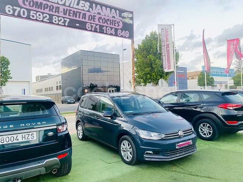 Usado VW Touran Sportline 116 CV (85 kW) 2019 Gris / plata Monovolumen