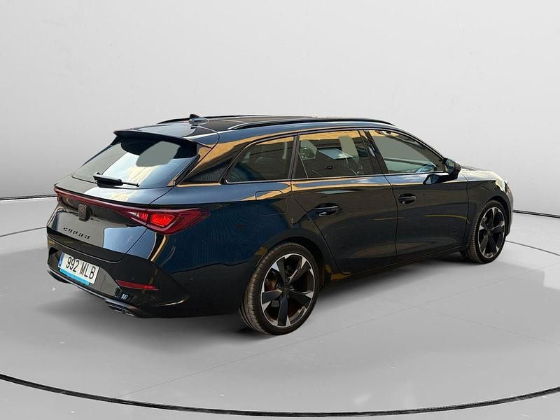 Usado Cupra Leon 150 CV (110 kW) 2023 Negro Familiar