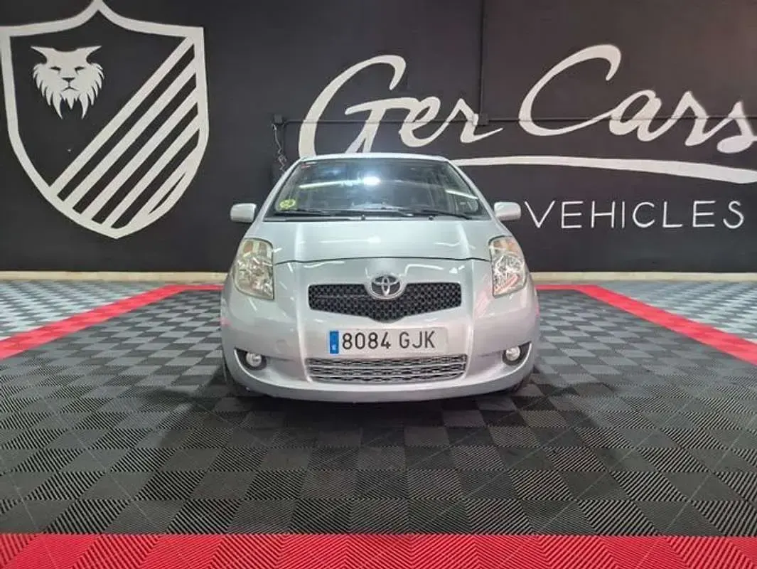 Occasion Toyota Yaris Sol 90 PK (66 kW) 2008 Zilver Hatchback