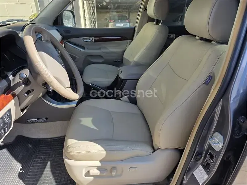 Usado Toyota Land Cruiser 166 CV (122 kW) 2006 Gris / plata SUV