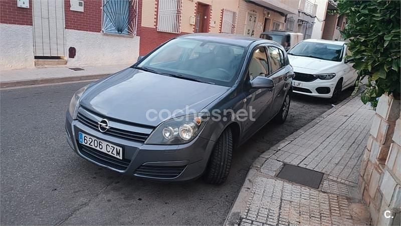 Gris / plata Usado 2004 Opel Astra Cosmo Berlina | 2200 € (Precio justo) - Imagen 1/4