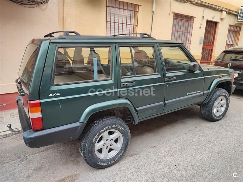 Usado Jeep Cherokee Sport 115 CV (84 kW) 1999 Verde SUV