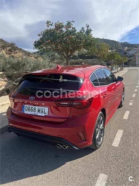 Usado Ford Focus ST-Line 125 CV (91 kW) 2025 Rojo Familiar