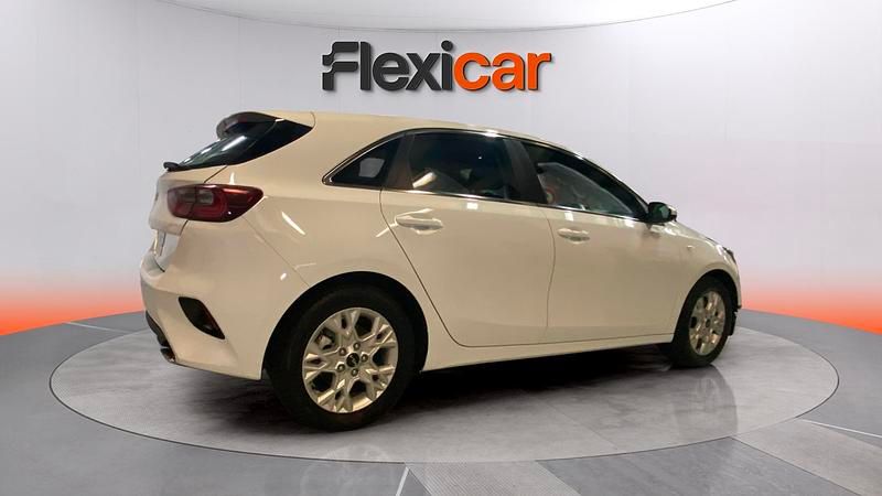 Usado Kia Ceed 120 CV (88 kW) 2022 Blanco Utilitario