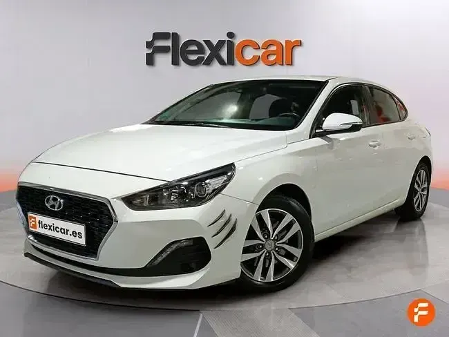 Usado Hyundai i30 120 CV (88 kW) 2018 Blanco Berlina