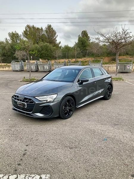 Usado Audi A3 Ambiente 150 CV (110 kW) 2025 Gris / plata Berlina