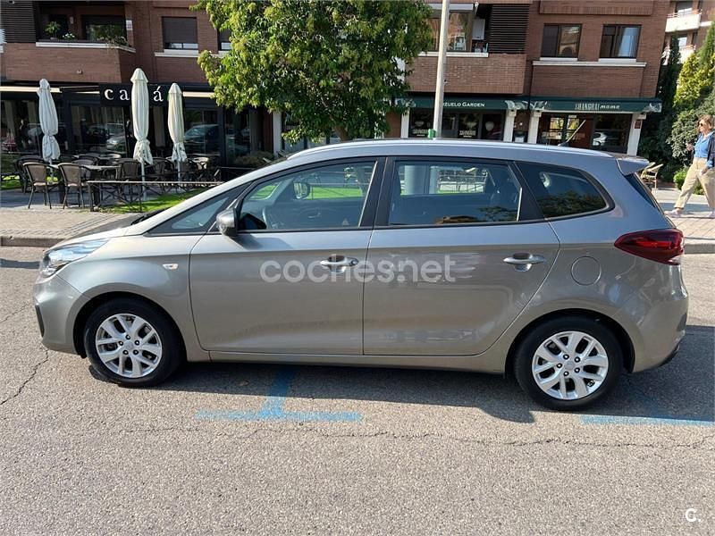 Usado Kia Carens 135 CV (99 kW) 2018 Gris / plata Monovolumen