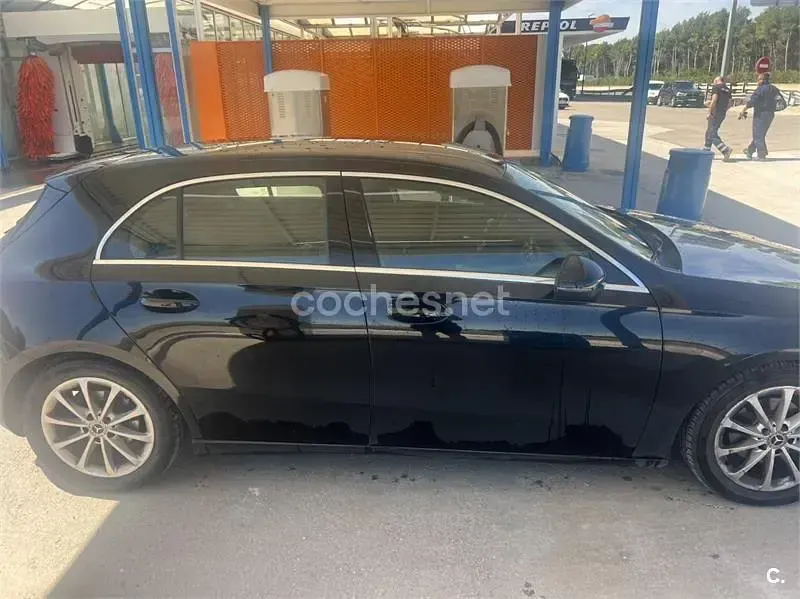 Usado Mercedes A180 109 CV (80 kW) 2019 Negro Berlina