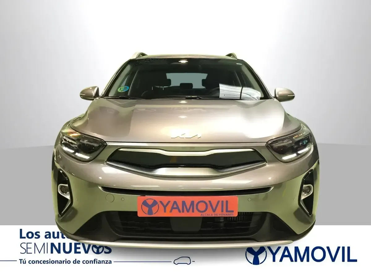Usado Kia Stonic Style 100 CV (73 kW) 2023 Gris / plata SUV
