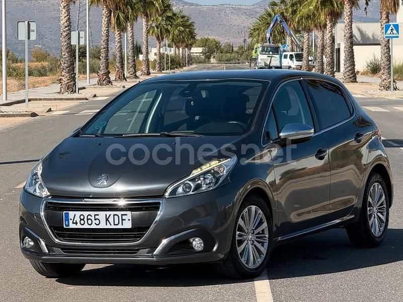 Gris / plata Usado 2018 Peugeot 208 Allure Utilitario | 8900 € (Buen precio) - Imagen 1/4