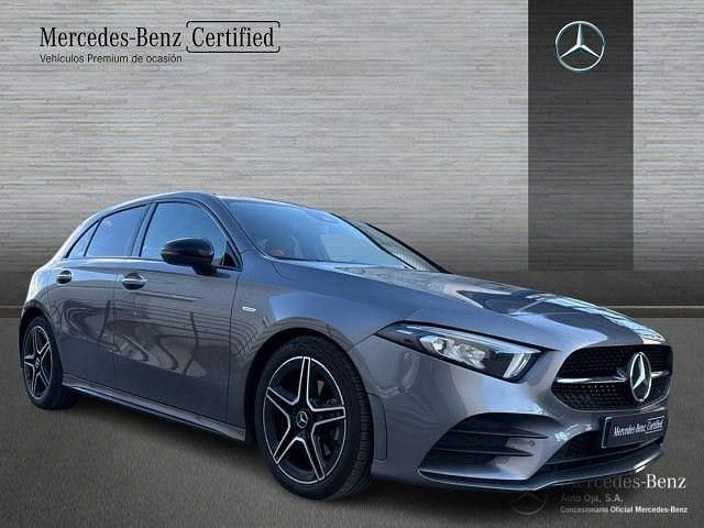 Usado Mercedes A180 116 CV (85 kW) 2021 Gris / plata Berlina